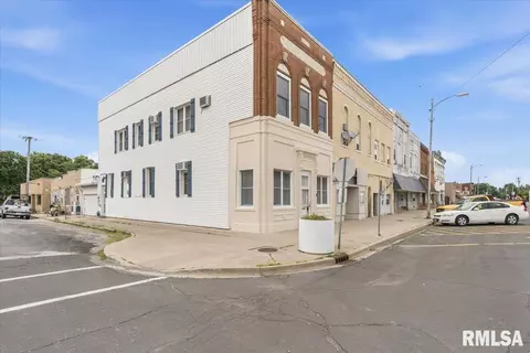 174 W Center St, Girard, IL 62640
