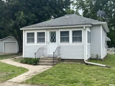 111 Piper St, Bluffs, IL 62621