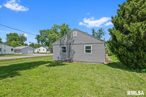 Exterior - 2201 E Converse St, Springfield, IL 62702 photo 3 of 4
