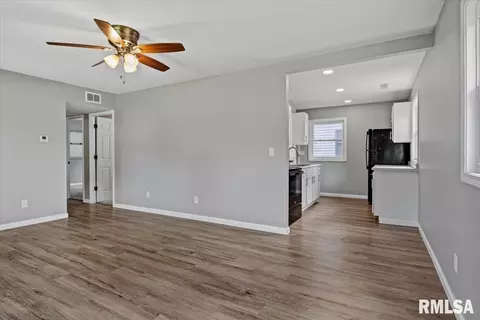 Entry Way - 2201 E Converse St, Springfield, IL 62702 photo 1 of 5