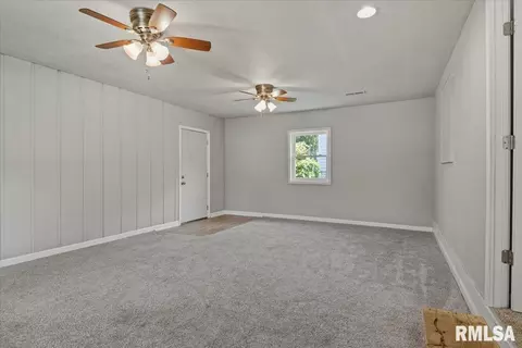 Living - 2201 E Converse St, Springfield, IL 62702 photo 4 of 6