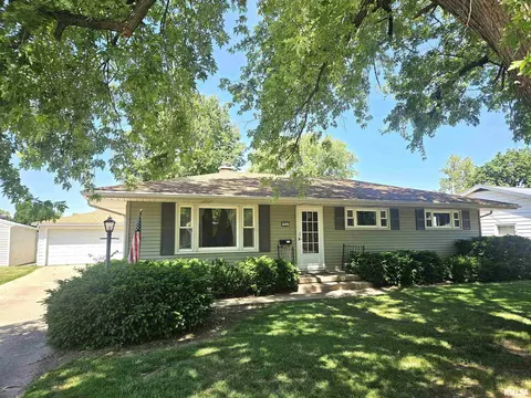 954 Hawkinson Ave, Galesburg, IL 61401