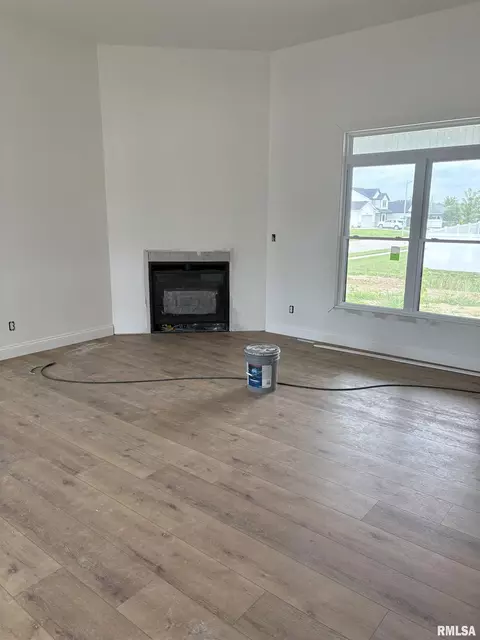 Living - 3217 Enfield Cir, Springfield, IL 62711 photo 1 of 1