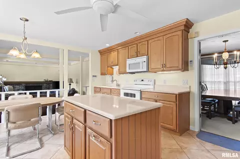 Kitchen - 91 Pinehurst Dr, Springfield, IL 62704 photo 1 of 5