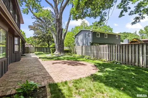 Exterior - 91 Pinehurst Dr, Springfield, IL 62704 photo 4 of 6