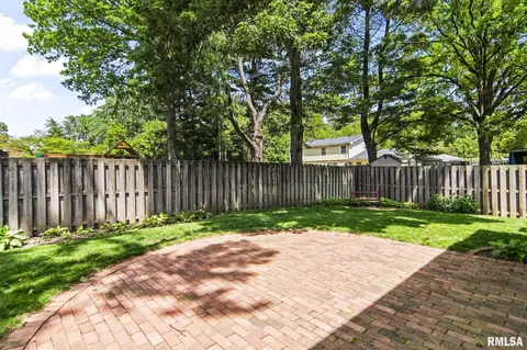Exterior - 91 Pinehurst Dr, Springfield, IL 62704 photo 5 of 6