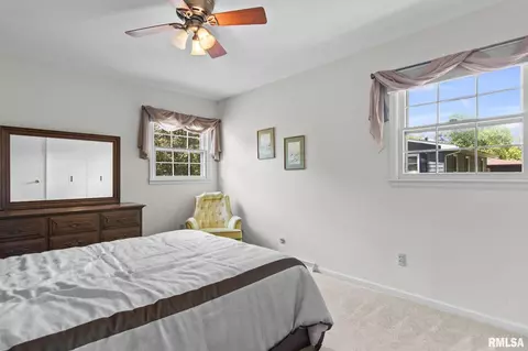 Bedroom - 91 Pinehurst Dr, Springfield, IL 62704 photo 6 of 9