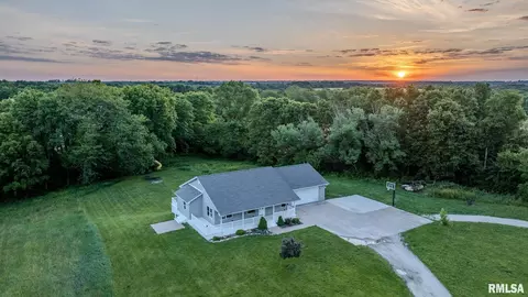 1447 N 200th Ave, Plainville, IL 62365