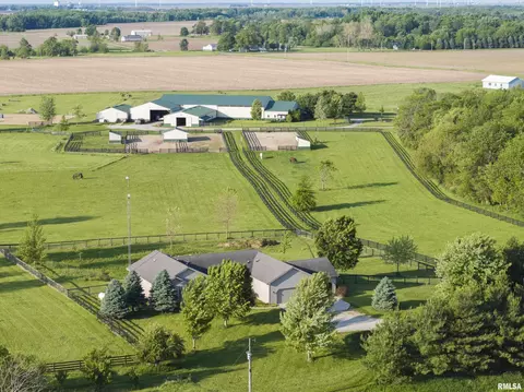 15920 Apricot Rd, Wapella, IL 61777