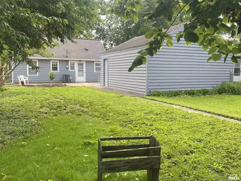 Exterior - 2425 S College St, Springfield, IL 62704 photo 6 of 8