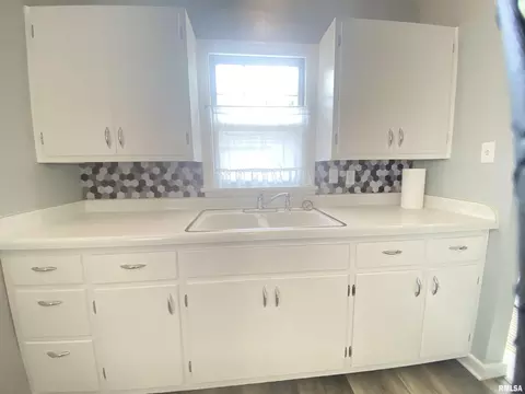 Kitchen - 2425 S College St, Springfield, IL 62704 photo 2 of 4