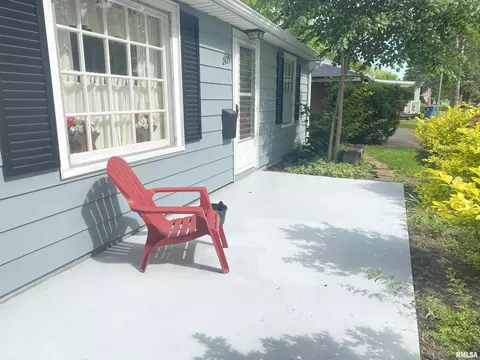 Exterior - 2425 S College St, Springfield, IL 62704 photo 7 of 8