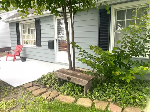 Exterior - 2425 S College St, Springfield, IL 62704 photo 2 of 8