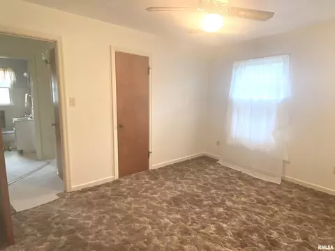 Bedroom - 2425 S College St, Springfield, IL 62704 photo 2 of 4