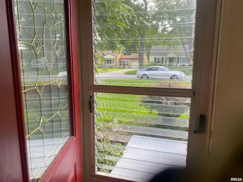 Entry Way - 2425 S College St, Springfield, IL 62704 photo 1 of 1
