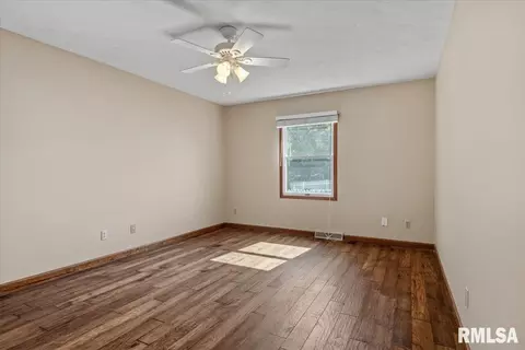 Bedroom - 3129 Turning Mill Dr, Springfield, IL 62704 photo 1 of 4