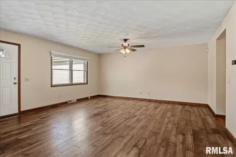 Living - 3129 Turning Mill Dr, Springfield, IL 62704 photo 2 of 2