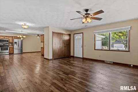 Living - 3129 Turning Mill Dr, Springfield, IL 62704 photo 1 of 2