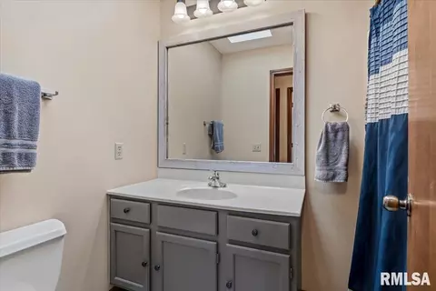 Bath - 3129 Turning Mill Dr, Springfield, IL 62704 photo 1 of 2