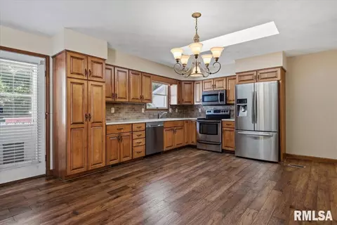 Kitchen - 3129 Turning Mill Dr, Springfield, IL 62704 photo 3 of 3