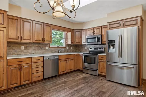 Kitchen - 3129 Turning Mill Dr, Springfield, IL 62704 photo 2 of 3