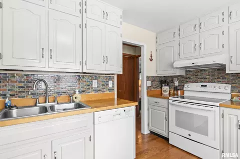 Kitchen - 3061 Louise Ln, Springfield, IL 62702 photo 2 of 4