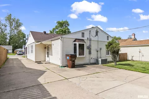 Exterior - 3061 Louise Ln, Springfield, IL 62702 photo 9 of 10