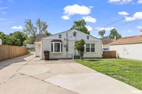 Exterior - 3061 Louise Ln, Springfield, IL 62702 photo 4 of 10
