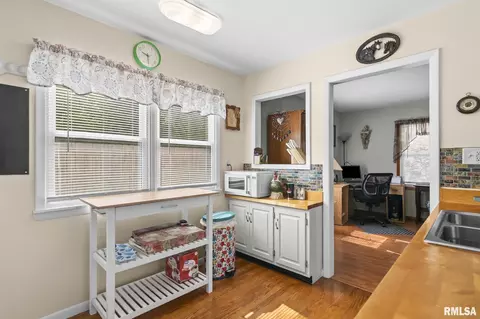 Kitchen - 3061 Louise Ln, Springfield, IL 62702 photo 4 of 4