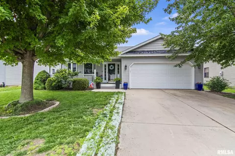 411 Pine View Dr, Auburn, IL 62615