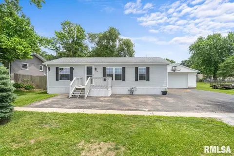 318 N Constant St, Dawson, IL 62520