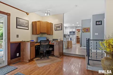 Entry Way - 4 Parkway Rd, Springfield, IL 62712 photo 7 of 7