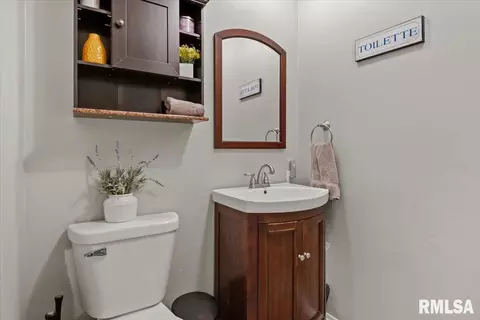 Bath - 4 Parkway Rd, Springfield, IL 62712 photo 1 of 2