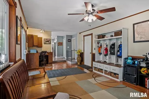 Entry Way - 4 Parkway Rd, Springfield, IL 62712 photo 6 of 7