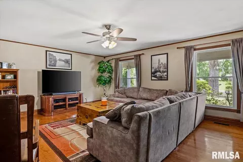 Living - 4 Parkway Rd, Springfield, IL 62712 photo 1 of 3