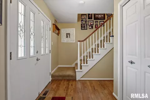 Entry Way - 4 Parkway Rd, Springfield, IL 62712 photo 1 of 7