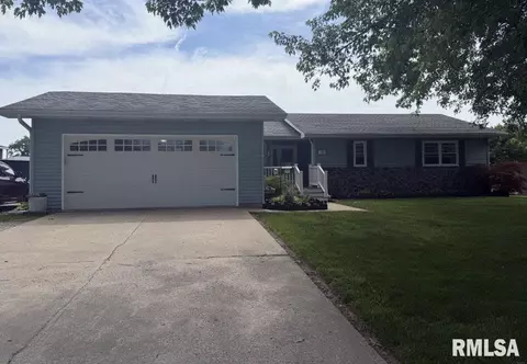 10 Timbercrest Dr, Sherman, IL 62684