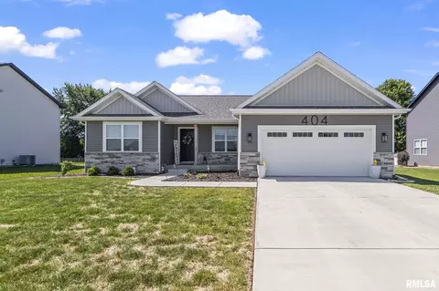 404 Hawks Nest Dr, Chatham, IL 62629
