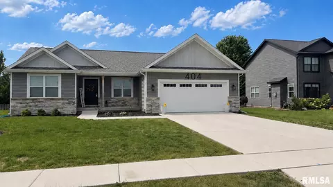 404 Hawks Nest Dr, Chatham, IL 62629