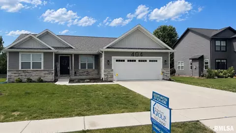 404 Hawks Nest Dr, Chatham, IL 62629