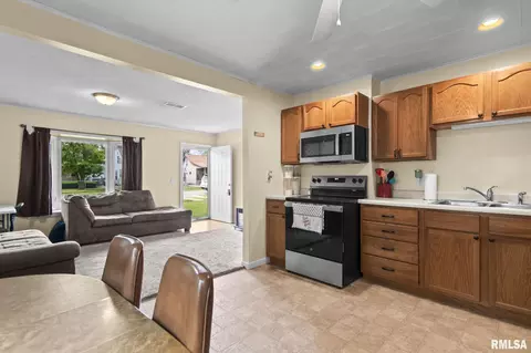Entry Way - 2253 E Converse Ave, Springfield, IL 62702 photo 1 of 1