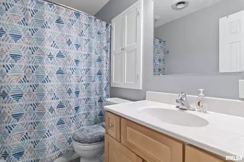 Bath - 2253 E Converse Ave, Springfield, IL 62702 photo 1 of 1