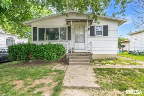 34 W Kenney St, Divernon, IL 62530