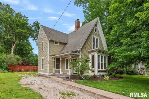 1008 Grove St, Jacksonville, IL 62650