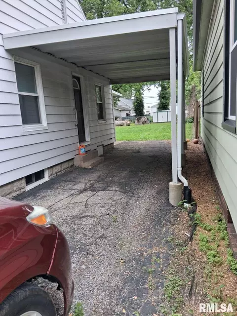 Exterior - 2928 S 4th St, Springfield, IL 62703 photo 1 of 3