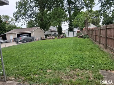 Exterior - 2928 S 4th St, Springfield, IL 62703 photo 3 of 3