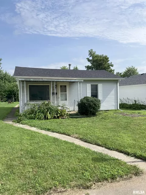 309 W Locust St, Chatham, IL 62629