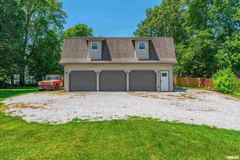 Exterior - 207 S Stewart St, Mclean, IL 61754 photo 2 of 3