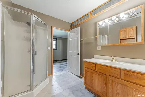 Bath - 207 S Stewart St, Mclean, IL 61754 photo 1 of 1