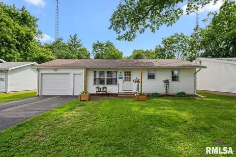216 N Oak St, Nokomis, IL 62075